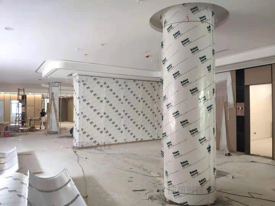 興鐵定制圓柱鋼制墻板